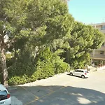 Joli Studio Avec Petit Jardin