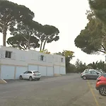 Joli Studio Avec Petit Jardin