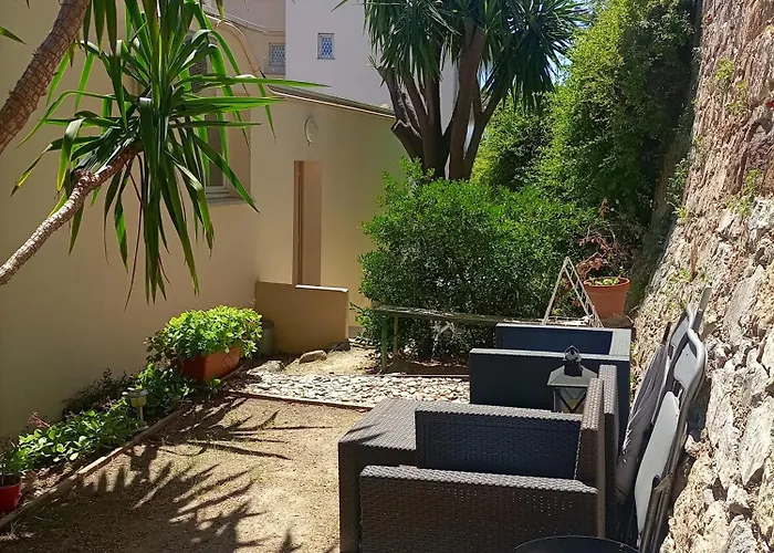 Joli Studio Avec Petit Jardin